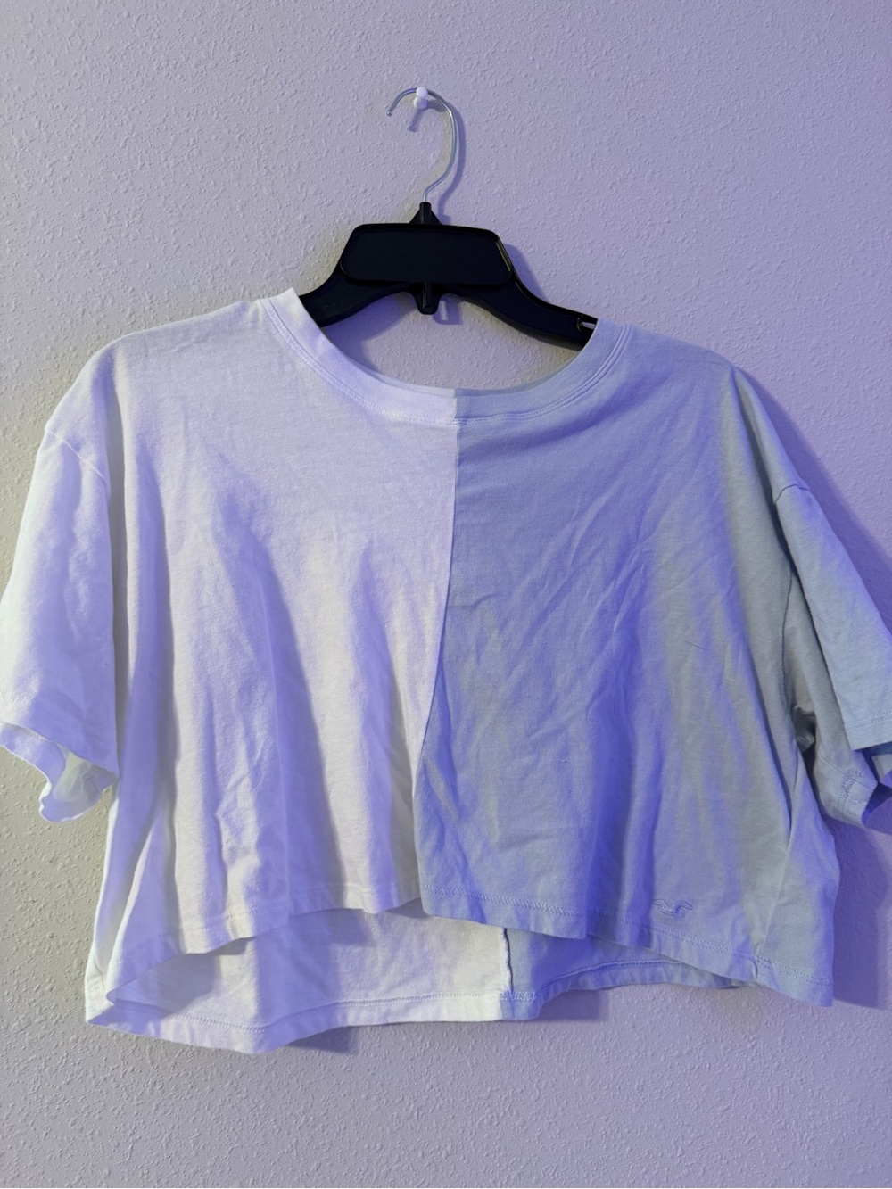 Hollister Classic Boxy Crop Tee - White & Light Blue
